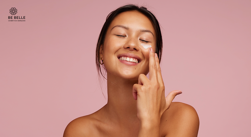 VITAMINA C PARA OLHEIRAS: COMO CLAREAR E REJUVENESCER A ÁREA DOS OLHOS